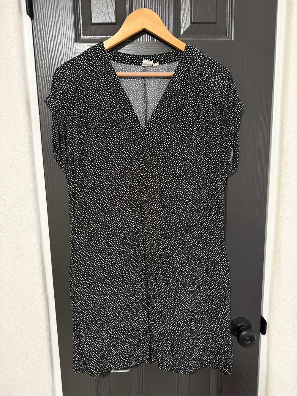 GAP Black and White Polka Dot V-Neck Blouse